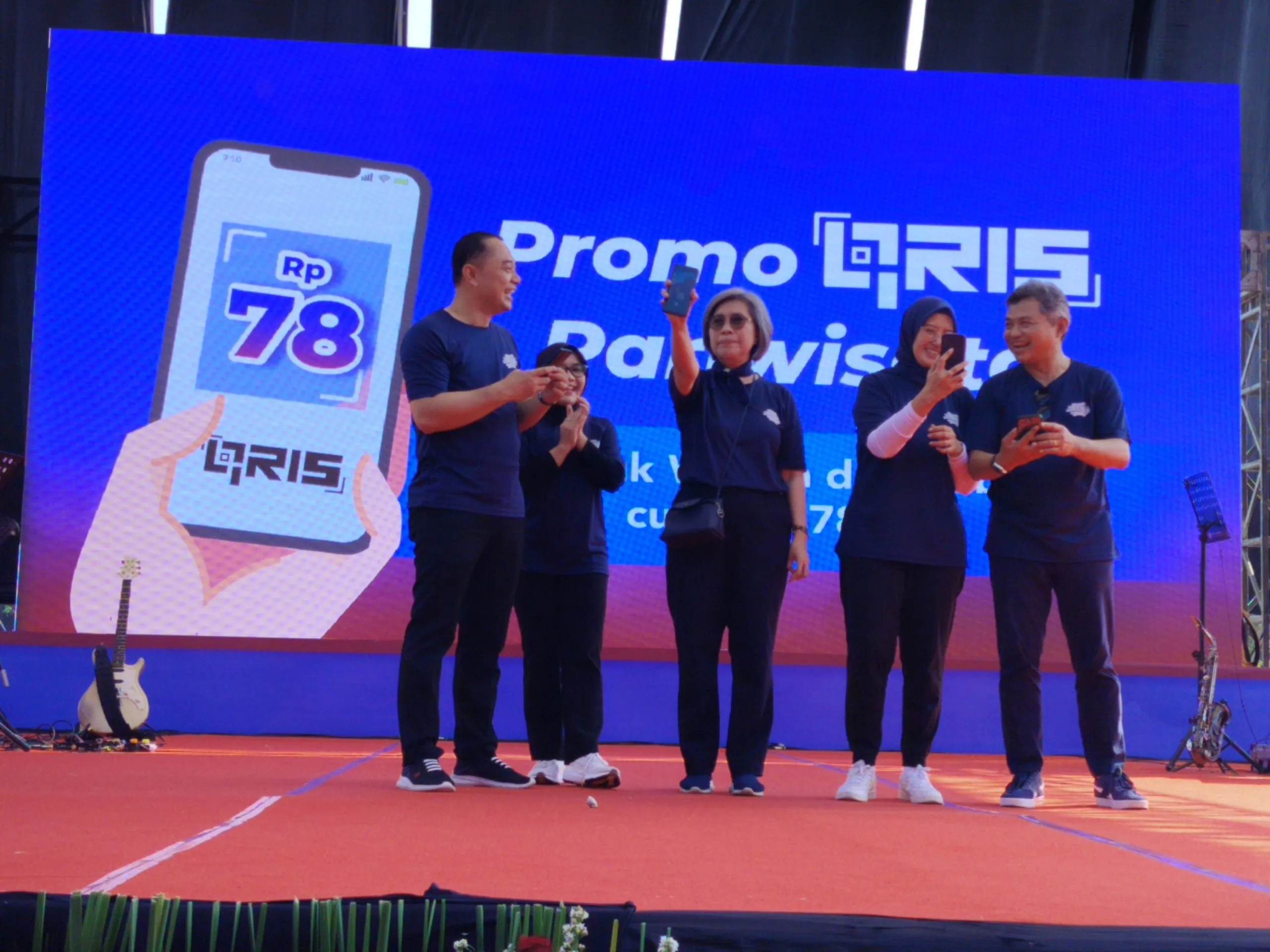 Warga Surabaya Antusias Hadiri Festival Simfoni Rupiah Di Tuguh Pahlawan
