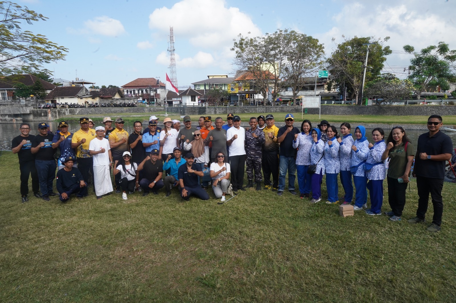 Kapolsek Benoa Dukung Program Kali Bersih Dalam Rangka menyambut HUT TNI Angkatan Laut.