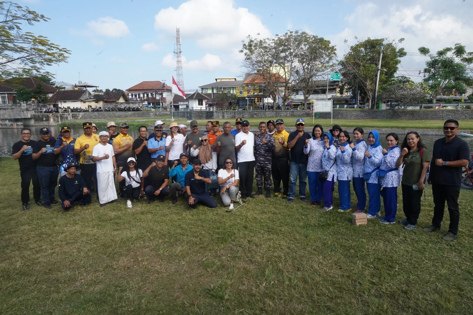 Kapolsek Benoa Dukung Program Kali Bersih Dalam Rangka menyambut HUT TNI Angkatan Laut.