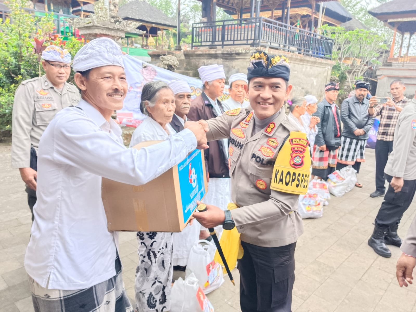 Minggu Kasih Kapolres AKBP Teguh Priyo Wasono di Desa Pelaga Petang