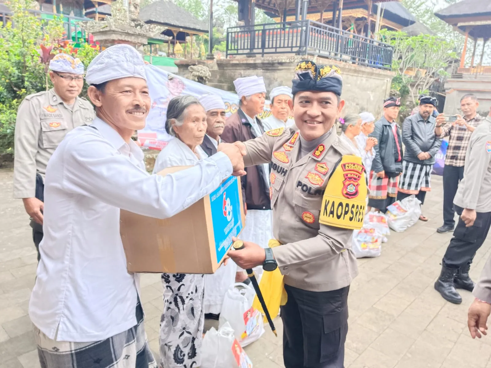 Minggu Kasih Kapolres AKBP Teguh Priyo Wasono di Desa Pelaga Petang