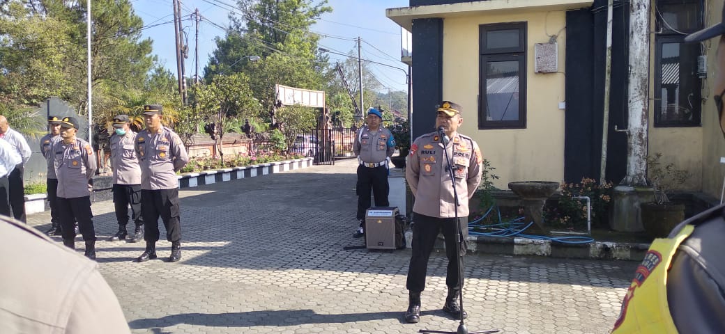 Kapolsek Kintamani memberikan arahan dalam apel di hati Selasa, ini katanya