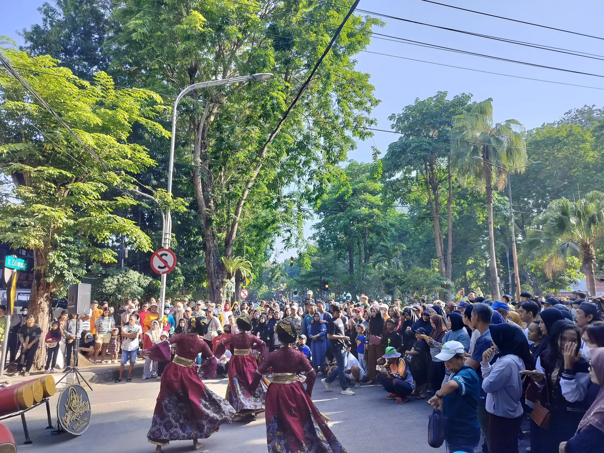 Antusias Masyarakat Surabaya Luar Biasa Hadir Dalam Sosialisasi Fesyar 2023 di CFD Darmo