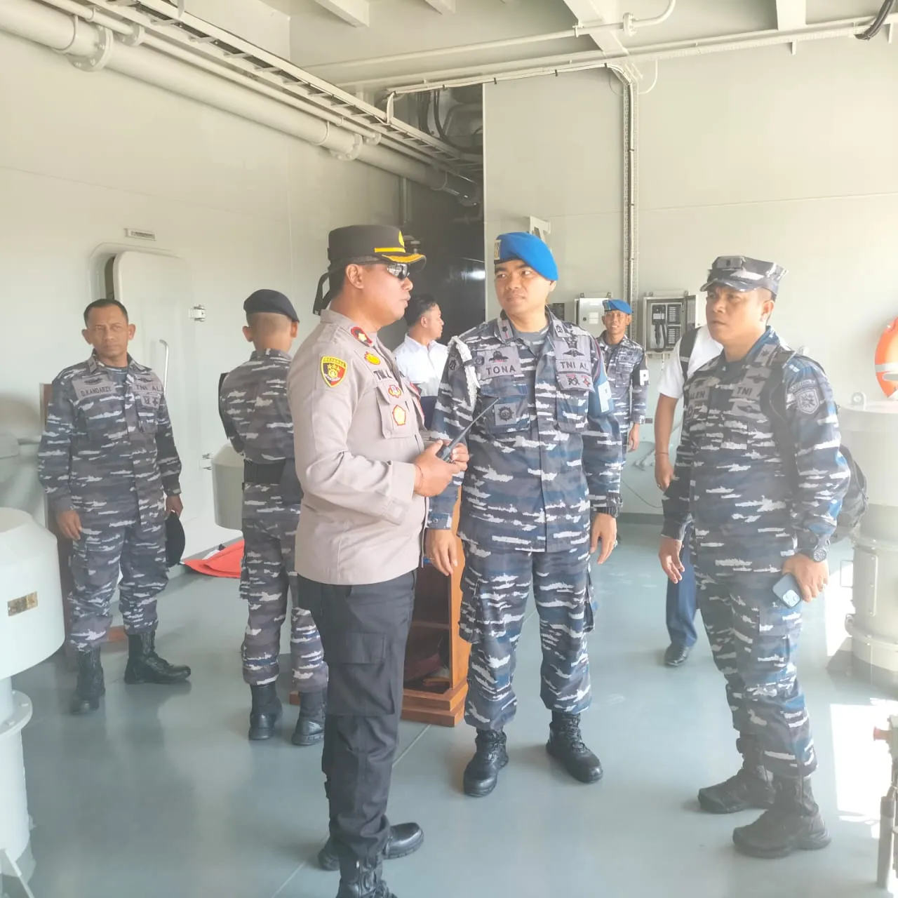 Kapolsek Benoa Attensi Kunjungan Panglima TNI Ke Pelabuhan Benoa.