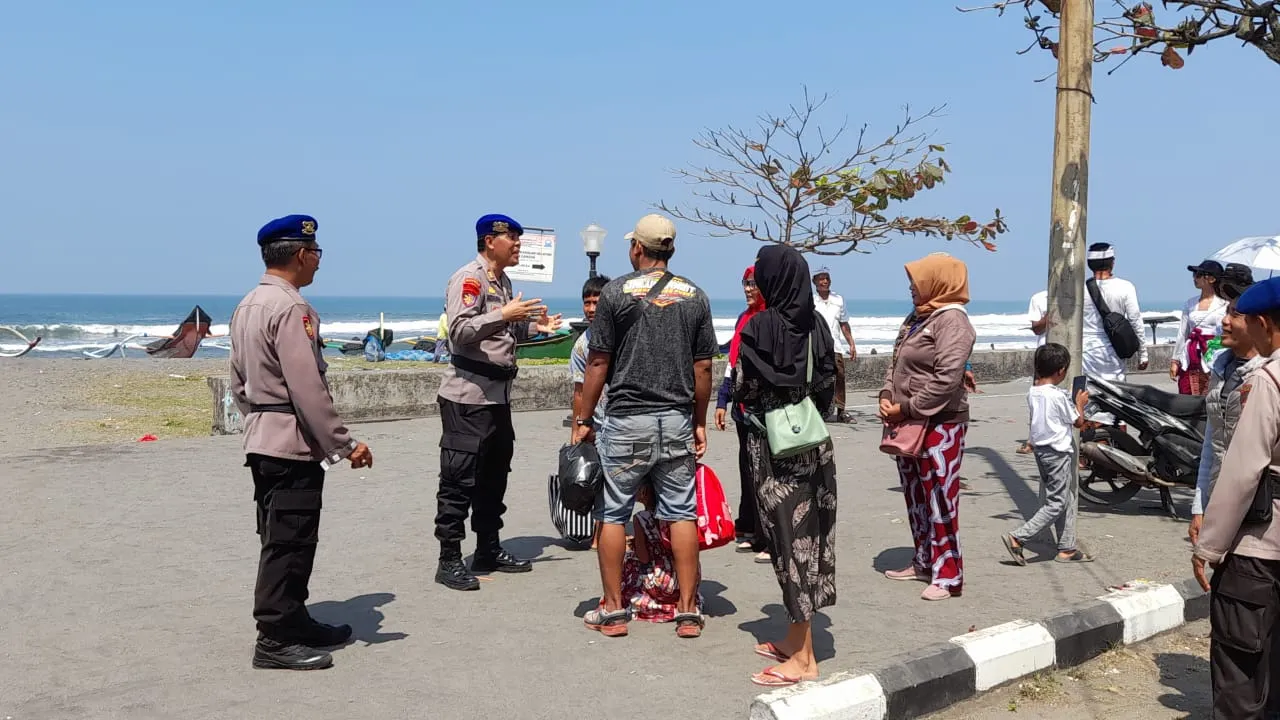 Satuan Polairud Polres Tabanan Patroli Pesisir Pantai, Dukung Pengamanan KTT AIS Forum 2023 Di Bali