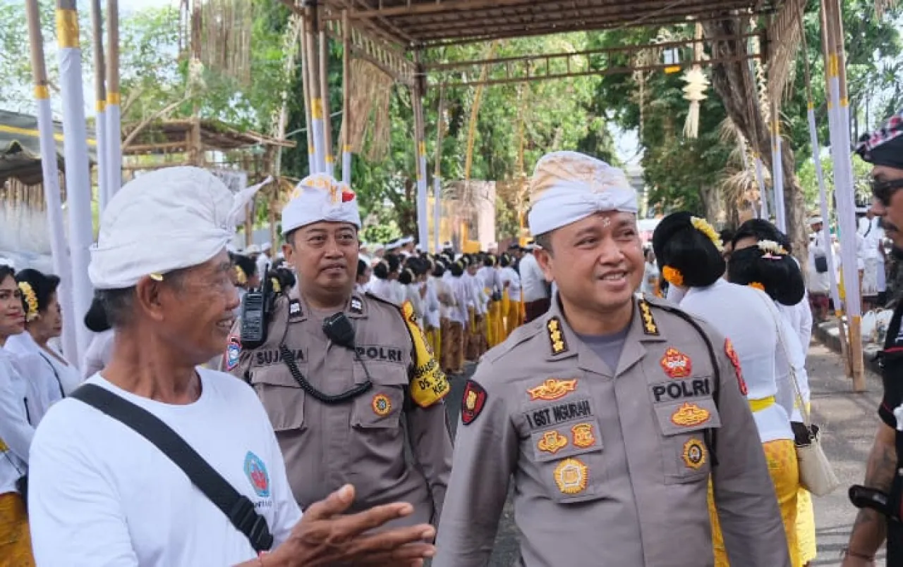 Upacara Tawur Nyatur Muka, Bhabinkamtibmas Desa Sumerta Kauh Terlibat Aktif Lakukan Pengamanan