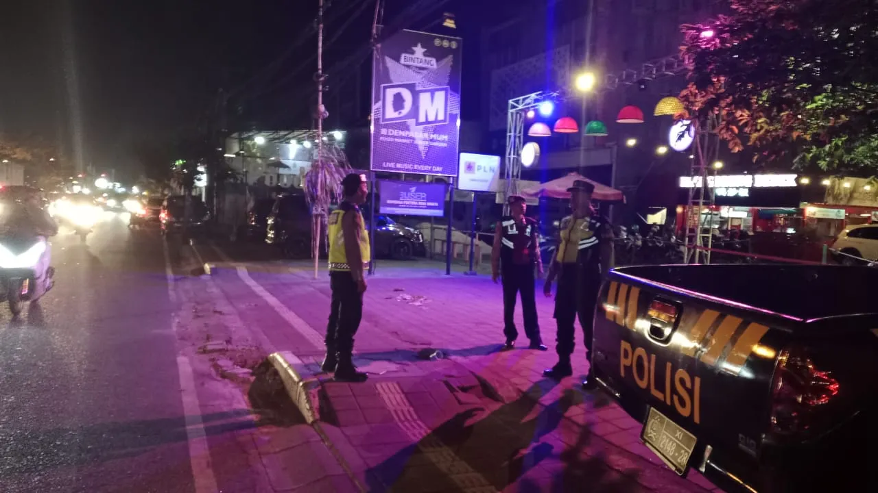 Jaga Harkamtibmas Bluelight Patrol Polsek Denpasar Barat Kedepankan Tindakan Preventif