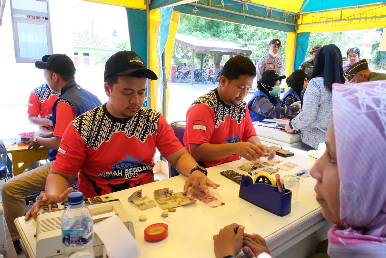 Bank Indonesia Bersama TNI AL Koarmada II kembali Gelar Ekspedisi Rupiah Berdaulat ke Pulau Terluar di Jawa Timur