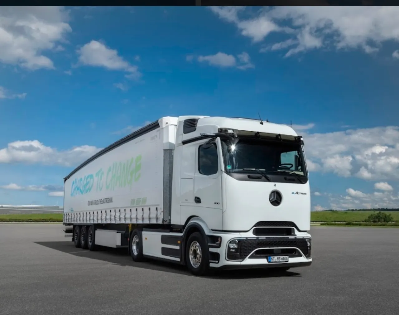 Mercedes-Benz Trucks Merayakan Peluncuran Perdana Truk Listrik Jarak Jauh eActros 600