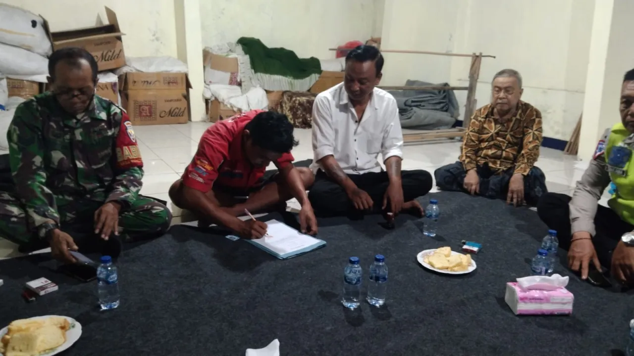 Polisi Banjar Buagan Bersama Bhabinkamtibmas Polsek Denbar Mediasi Permasalahan Warga
