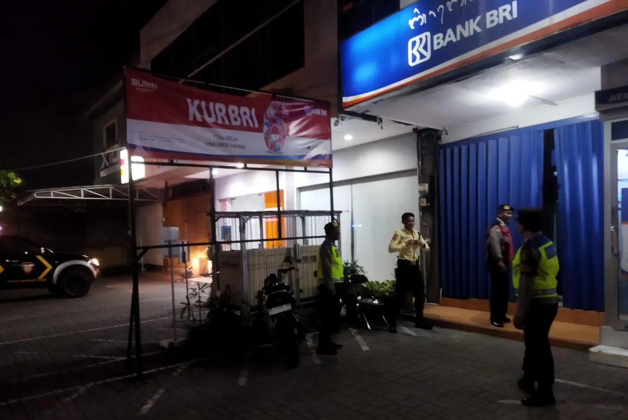 Demi Menjaga Harkamtibmas Polsek Denpasar Barat Hadirkan Bluelight Patrol