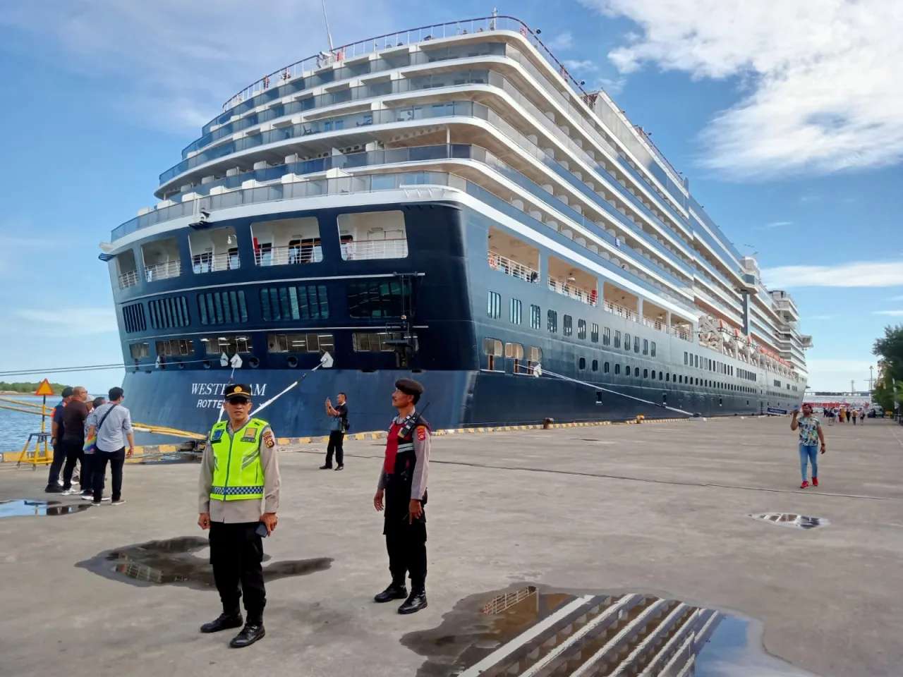 Polsek Benoa Berikan Jaminan Keamanan Terhadap Wisatawan Penumpang Cruises.