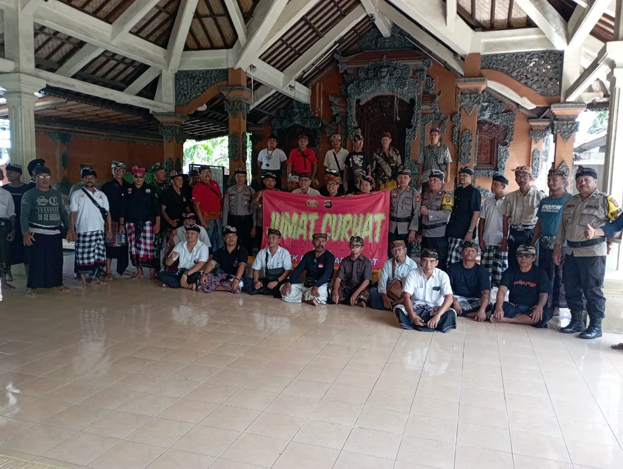 Dengarkan Keluhan Masyarakat Polsek Denpasar Barat Gelar Jumat Curhat Diwantilan Pura Dalem