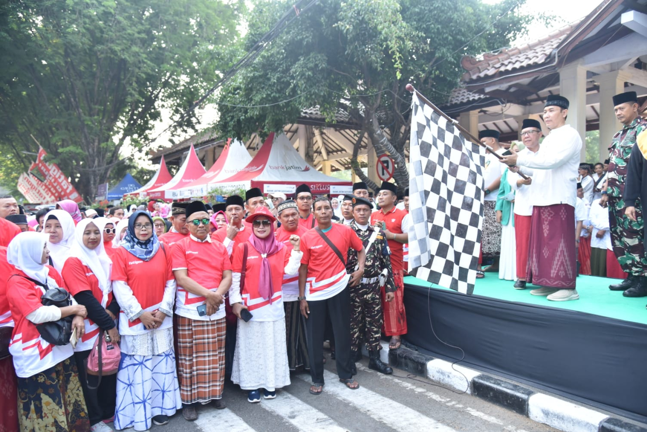 Peringati HSN 2023, Pemkab Sidoarjo Gelar Mlaku Sarungan Bareng