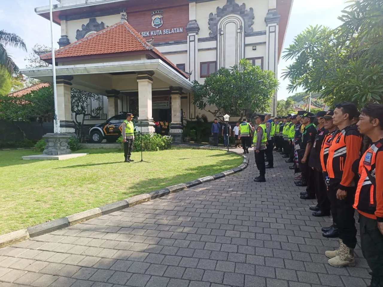 Kapolsek Kuta Selatan Pimpin Apel Kesiapan Pengamanan Malam Tahun Baru 2023 – 2024