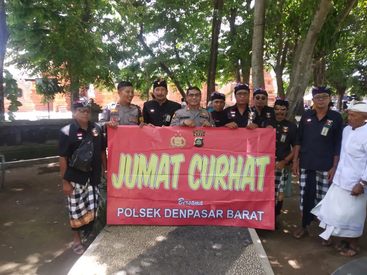 Jalin Kemitraan Bersama Masyarakat Bhabinkamtibmas Polsek Denbar Gelar Program jumat Curhat