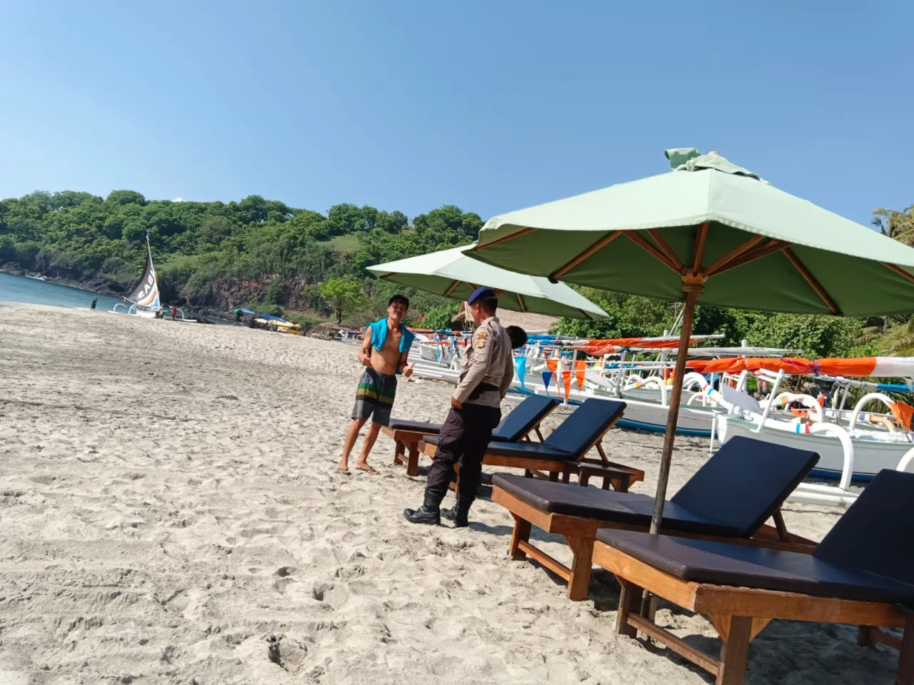 Polairud Polres Karangasem Memaksimalkan Pengawasan OA di Obyek Wisata Pasir Putih Bugbug