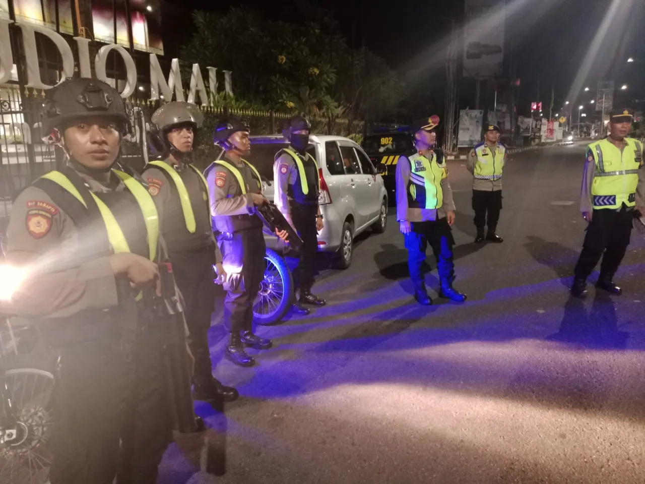 Tingkatkan Keamanan Wilayah Polsek Denbar Gelar Patroli Skala Besar Bersama Raimas Polda Bali