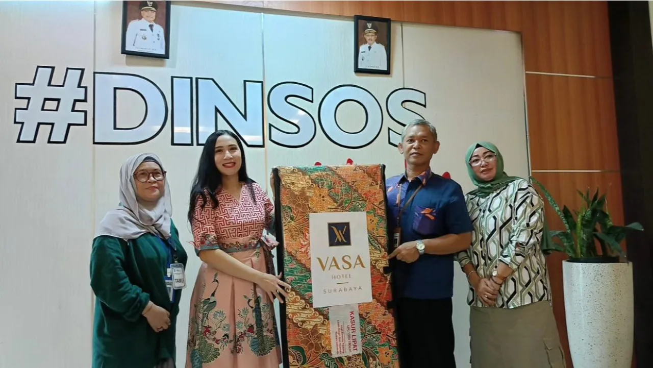 Vasa Hotel Gandeng PHMI dan Dinsos Sumbangkan Kasur Lipat untuk Warga Surabaya