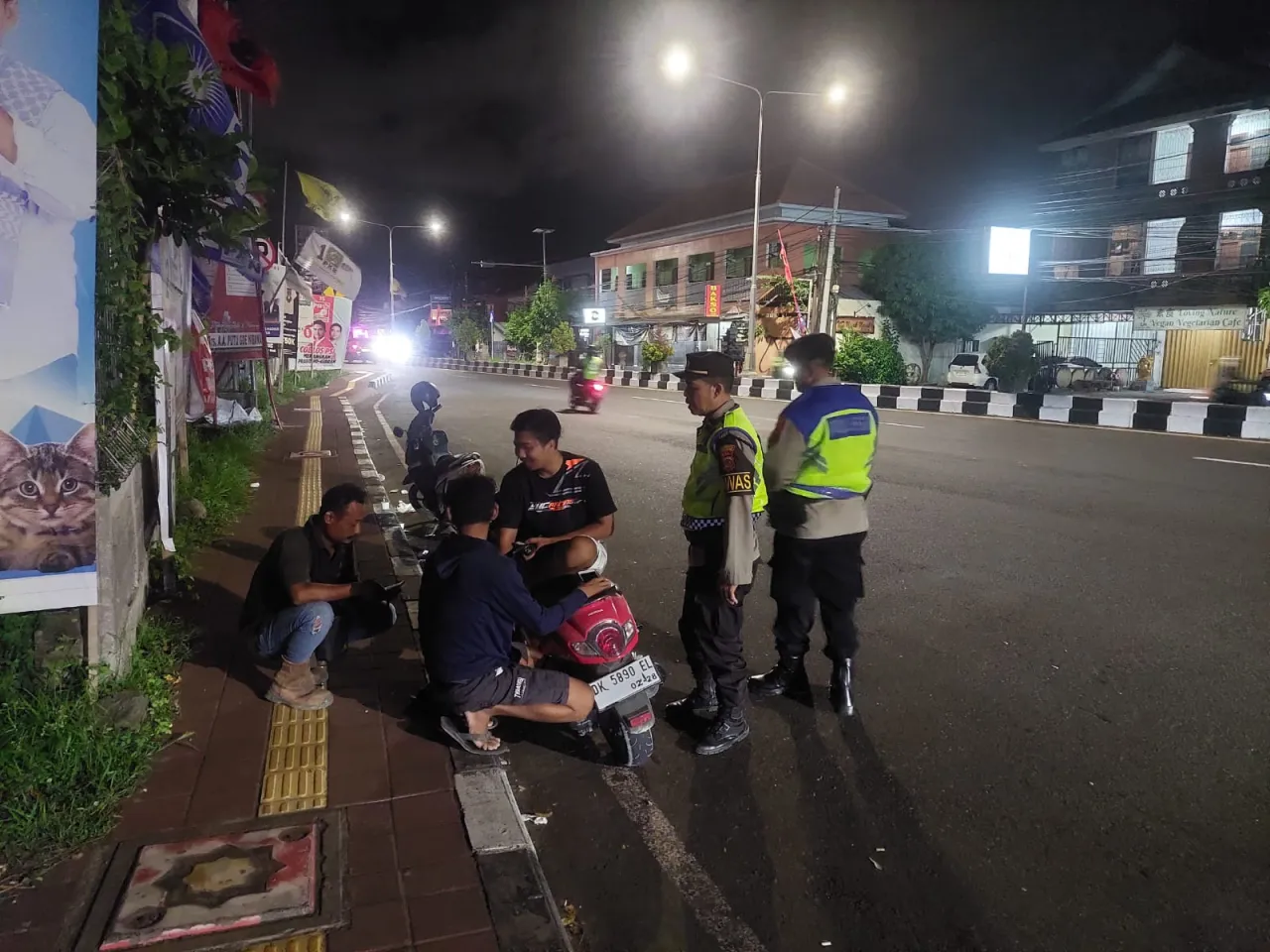 Cegah Kejahatan 3C dan Balap Liar Polsek Denbar Rutin Lakukan Bluelight Patrol