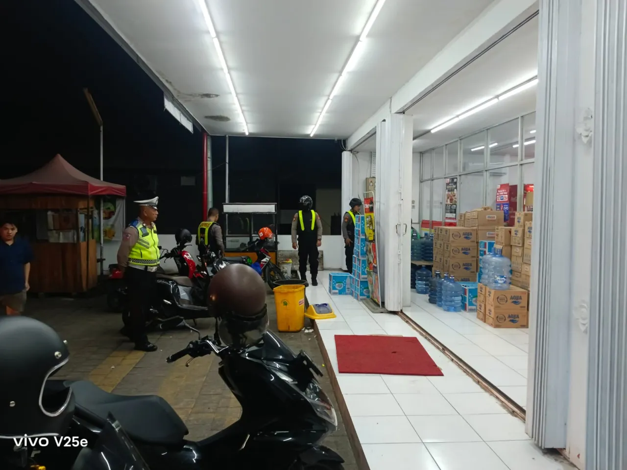 Di masa hitung suara polsek kuta selatan gabung dengan Rainmas polda bali Amankan Wilayah dan pantau
