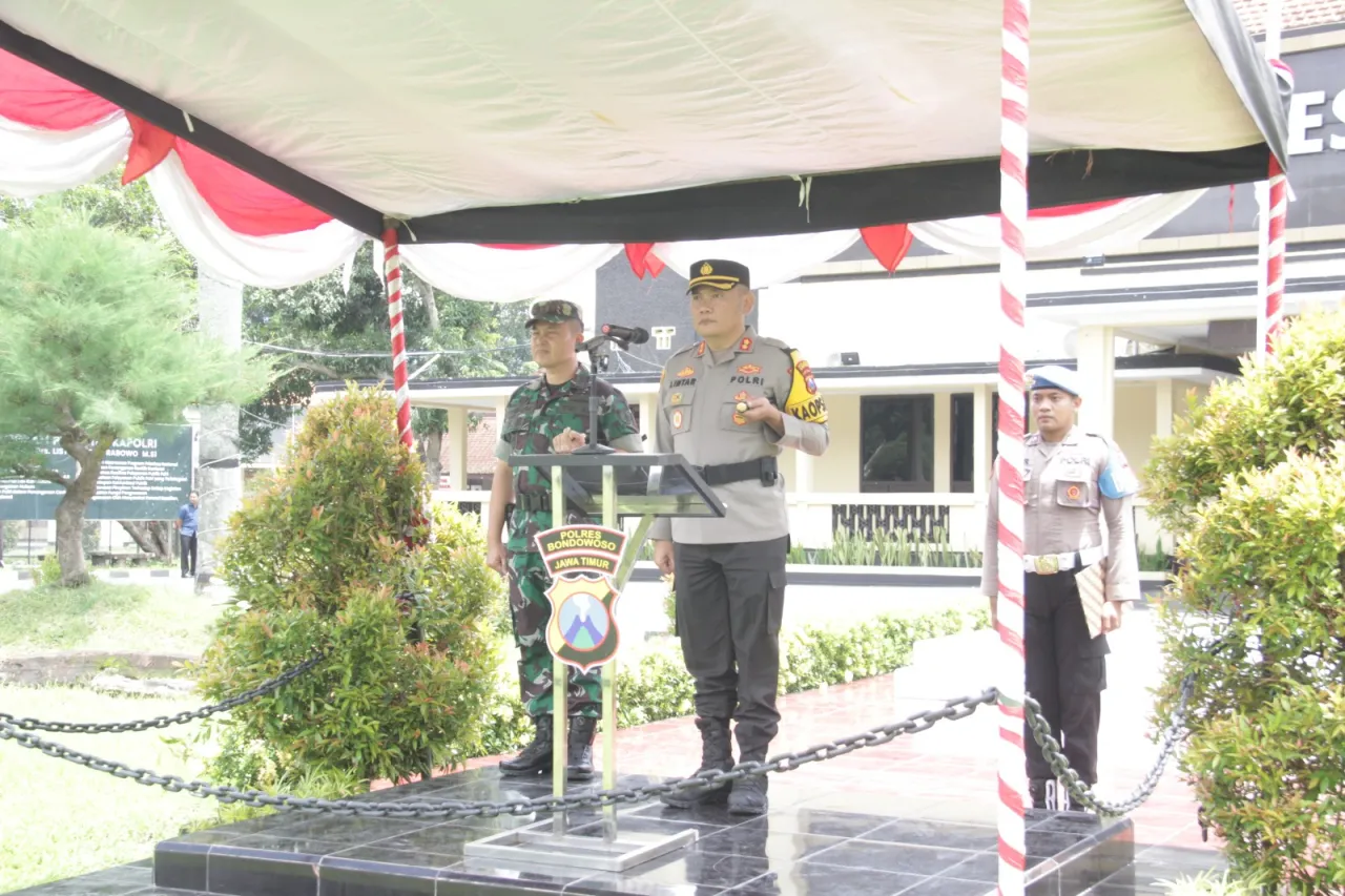 KAPOLRES BONDOWOSO MEMIMPIN APEL PATROLI SKALA BESAR MENJELANG PEMILU 2024