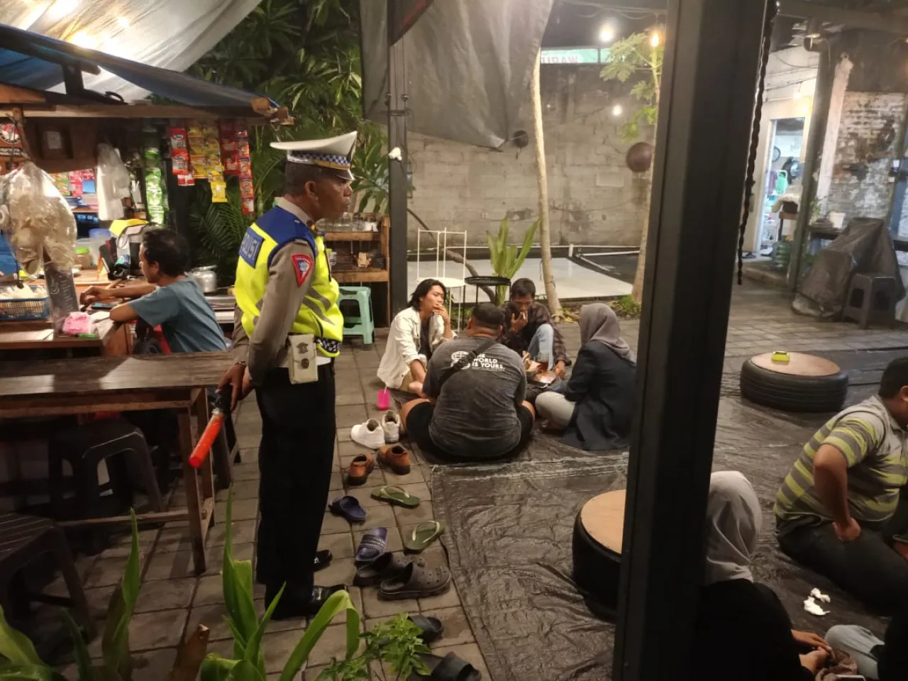 Bluelight Patrol Polsek Denbar Giatkan Patroli Subuh Jaga Situasi Wilayah Tetap Kondusif