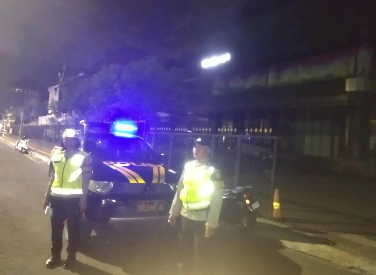 Jaga Situasi Wilayah Tetap Kondusif Bluelight Patrol Polsek Denbar Intensifkan Patroli Subuh