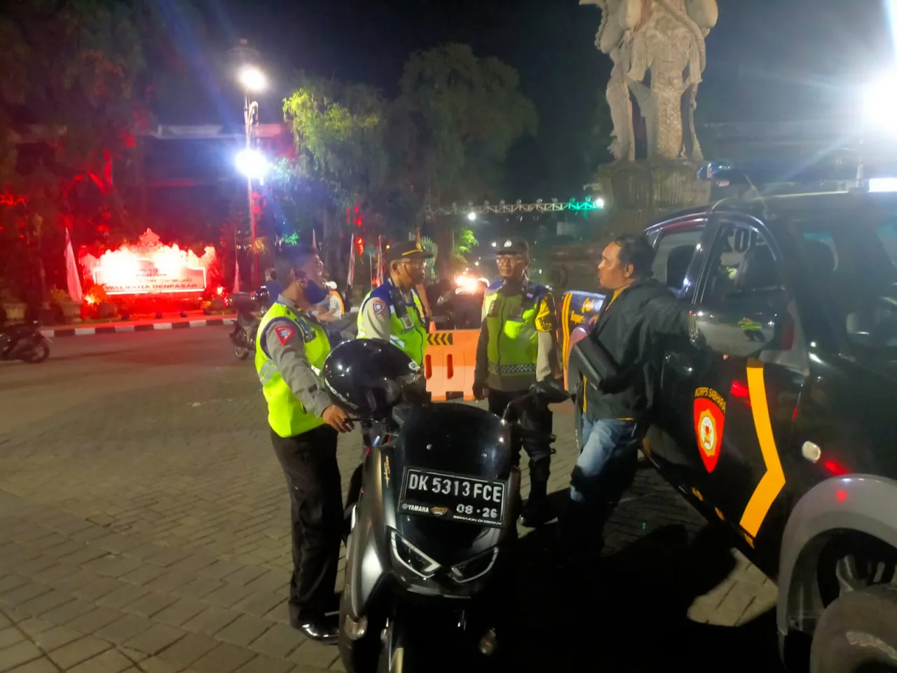 Jamin Kelancaran Polsek Denpasar Barat Atensi Gladi Resik Parade Ogoh-ogoh Kesanga Fest 2024