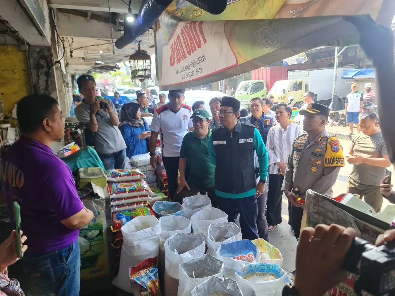 Bupati Gus Muhdlor Pastikan Pasokan Beras Aman di Bulan Ramadhan