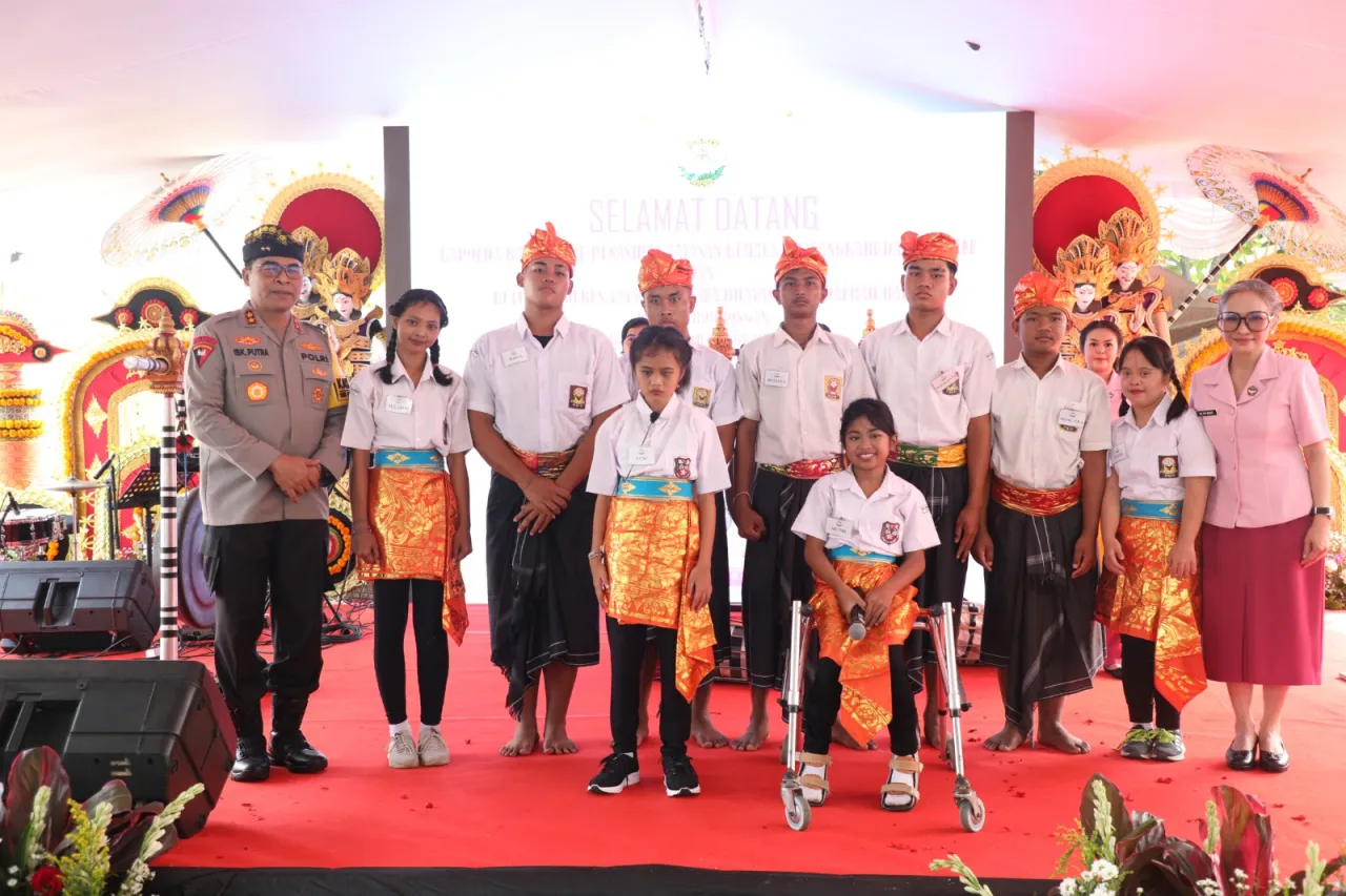 Kapolda Bali bersama Ketua Bhayangkari Bali Resmikan Sekolah SLB/C Kemala Bhayangkari Tabanan*