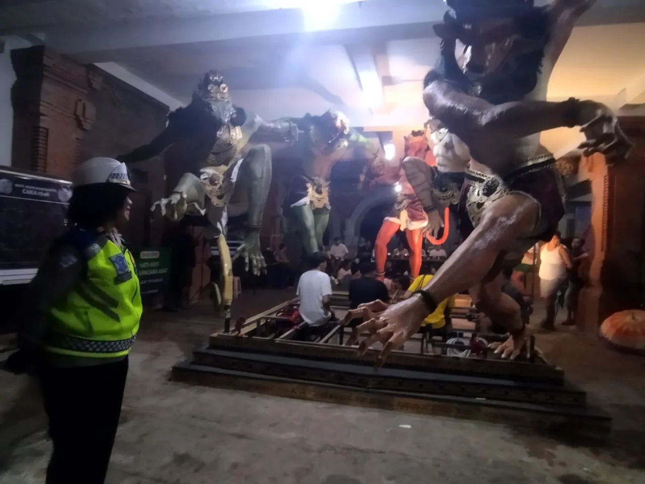 Sambut Nyepi - Pasca Pemilu Giat Bluelight Patrol Polsek Denbar Sambangi Banjar Pastikan Kamtibmas Tetap Kondusif