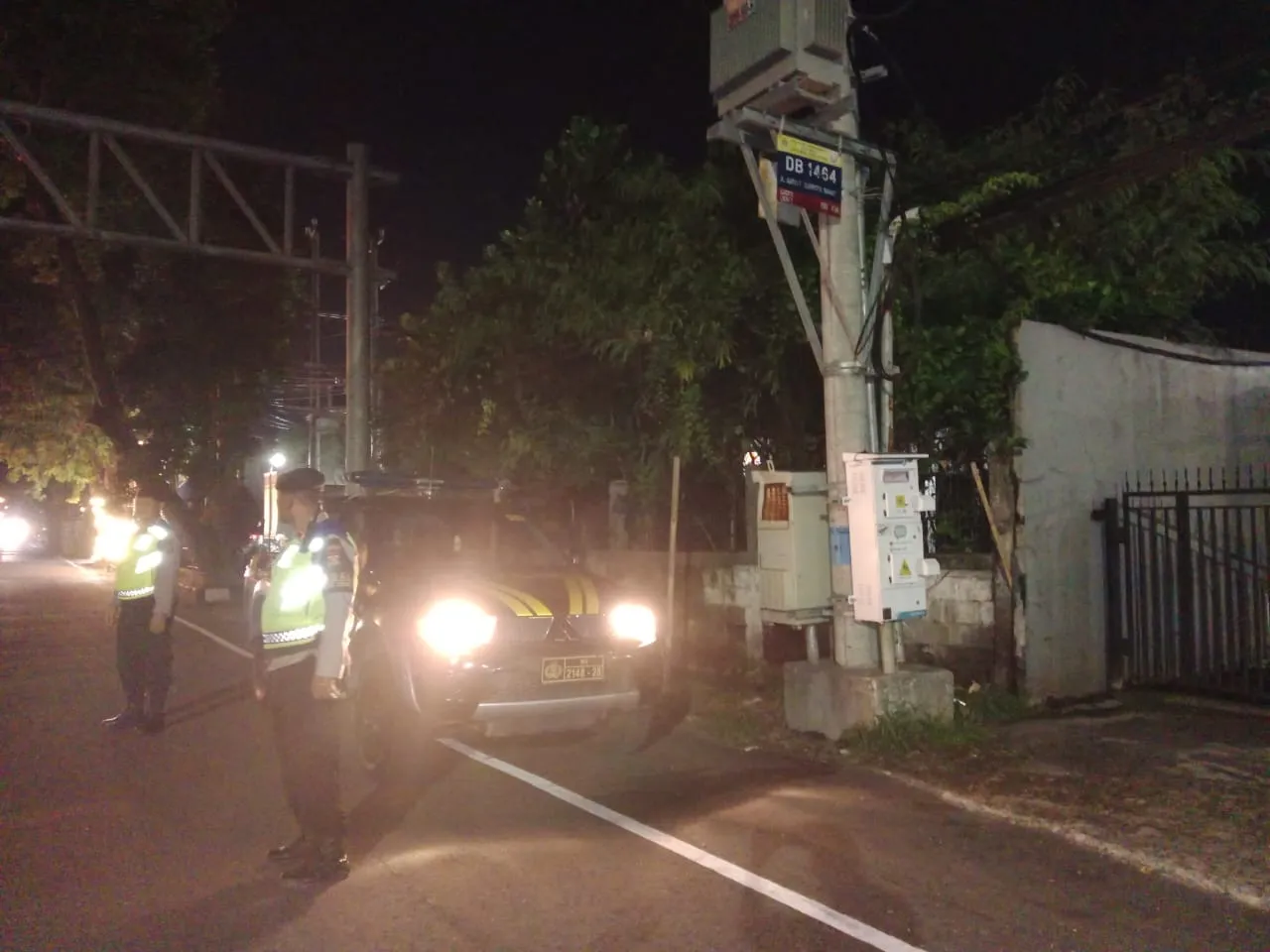 Amankan Wilayah Bluelight Patrol Polsek Denbar Jamin Keberlangsungan OMB Tetap Kondusif