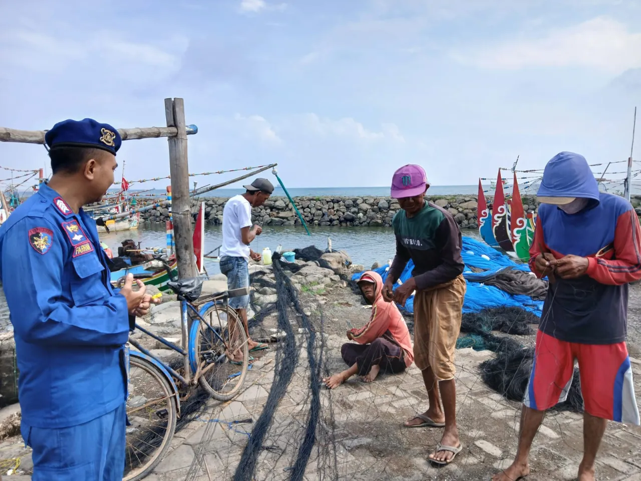 Satpaolairud Polres Situbondo Larang Nelayan Melaut karena Cuaca Ekstrem
