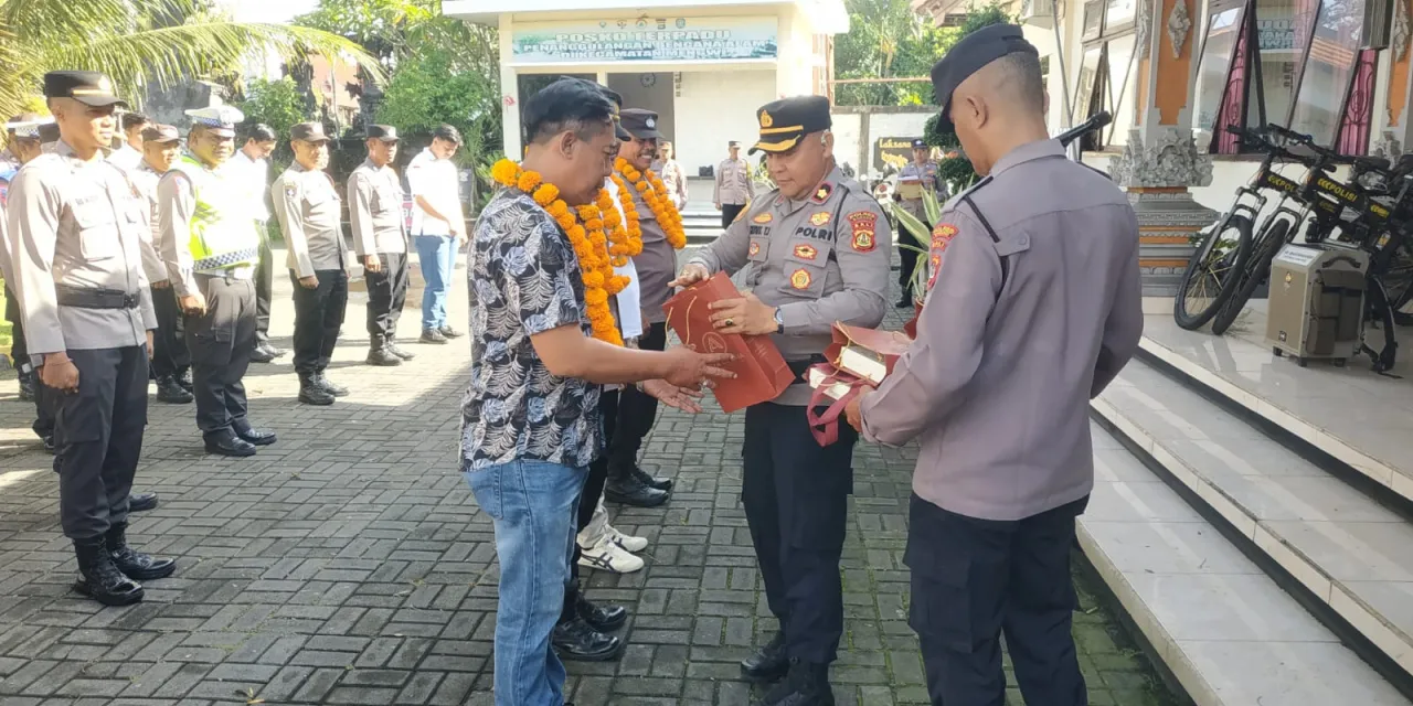 Kapolsek Mengwi Lepas Anggota Yang Memasuki Purna Tugas