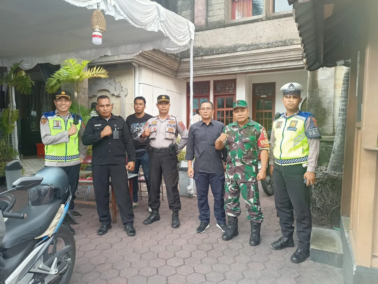 Fokus Menjaga Harkamtibmas Polsek Denbar Berikan Pengamanan Paskah 2024 Dibeberapa Gereja
