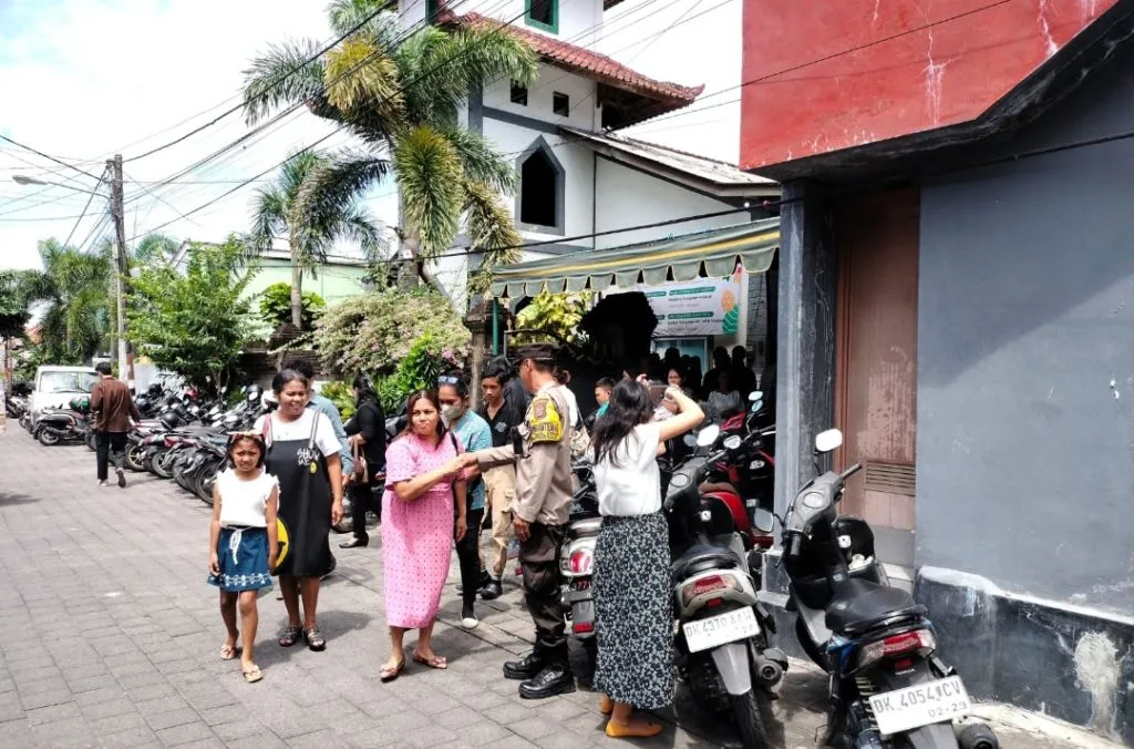Menjaga Kelancaran Ibadah Umat Kristiani Polsek Denbar Berikan Pengamanan Paskah Jumat Agung