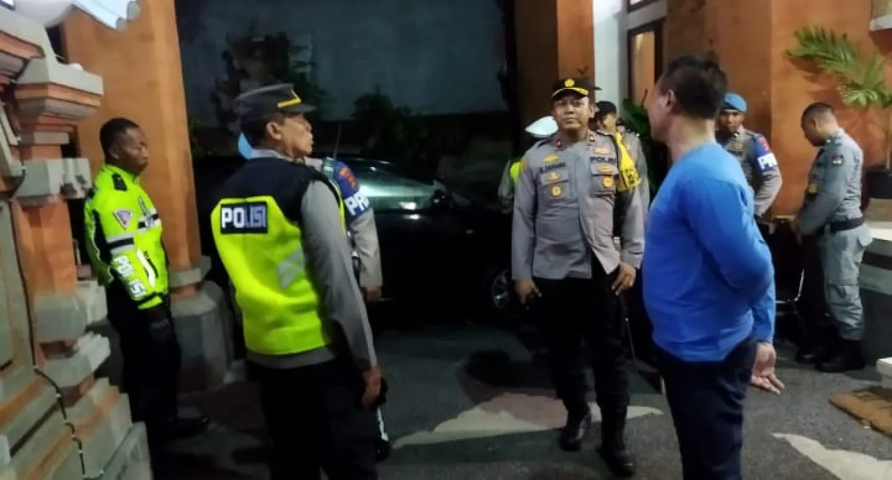 Malam Minggu Tanpa GK: Kapolsek Dentim Pimpin Pelaksanaan Blue Light Patrol Amankan Wilayah Tahap Re