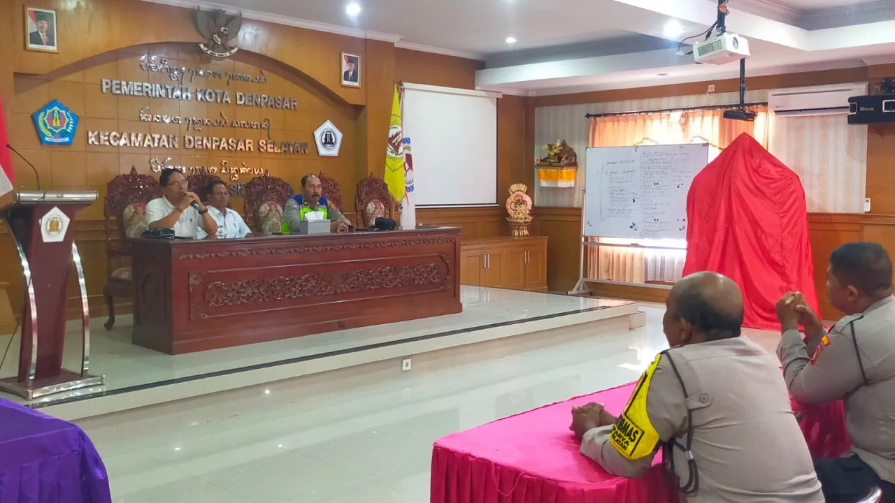 Melalui Jumat Curhat, Polsek Densel Serap Masukan dan Keluhan Terkait Kamtibmas Diwilayah Desa Sidak