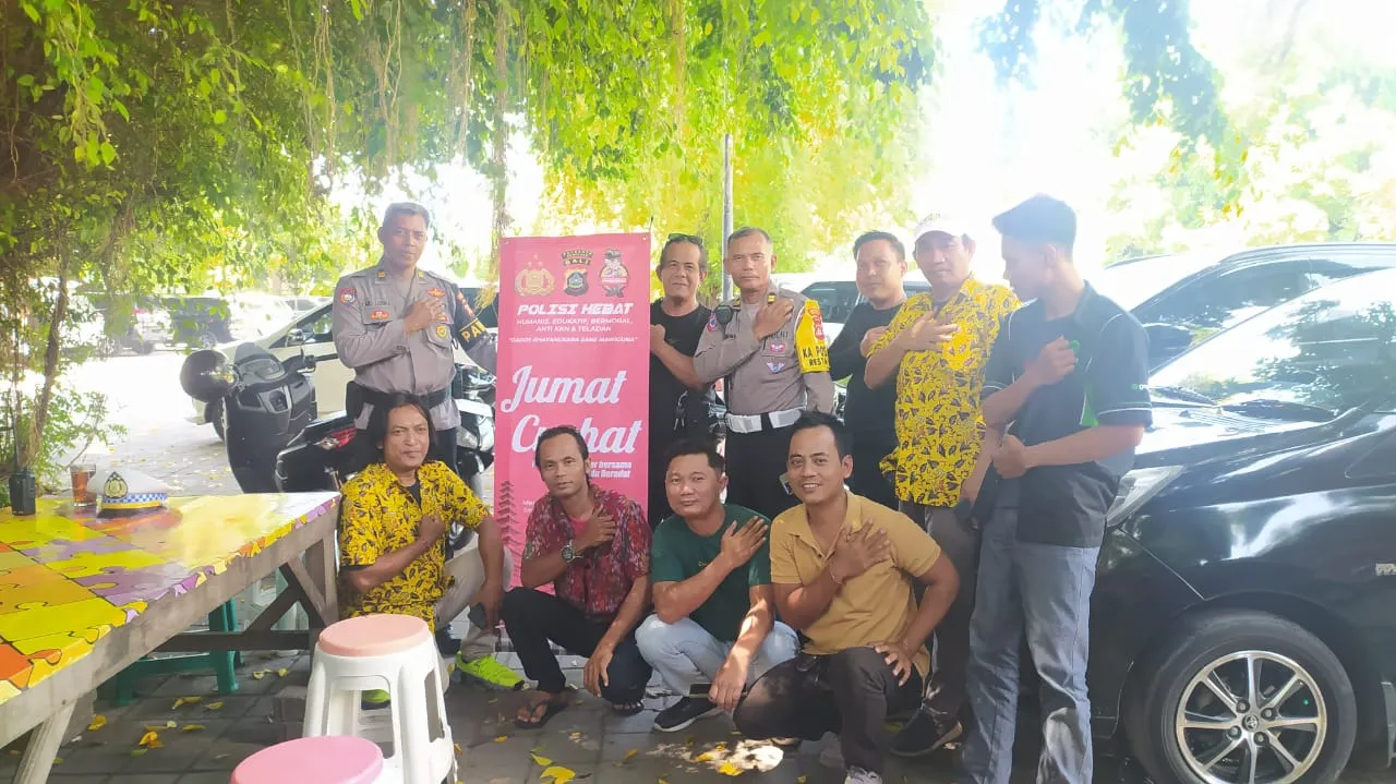 Cuti Lebaran Polsek Kuta Jalin Komunikasi Dengan Warga Dalam Jum"at Curhat