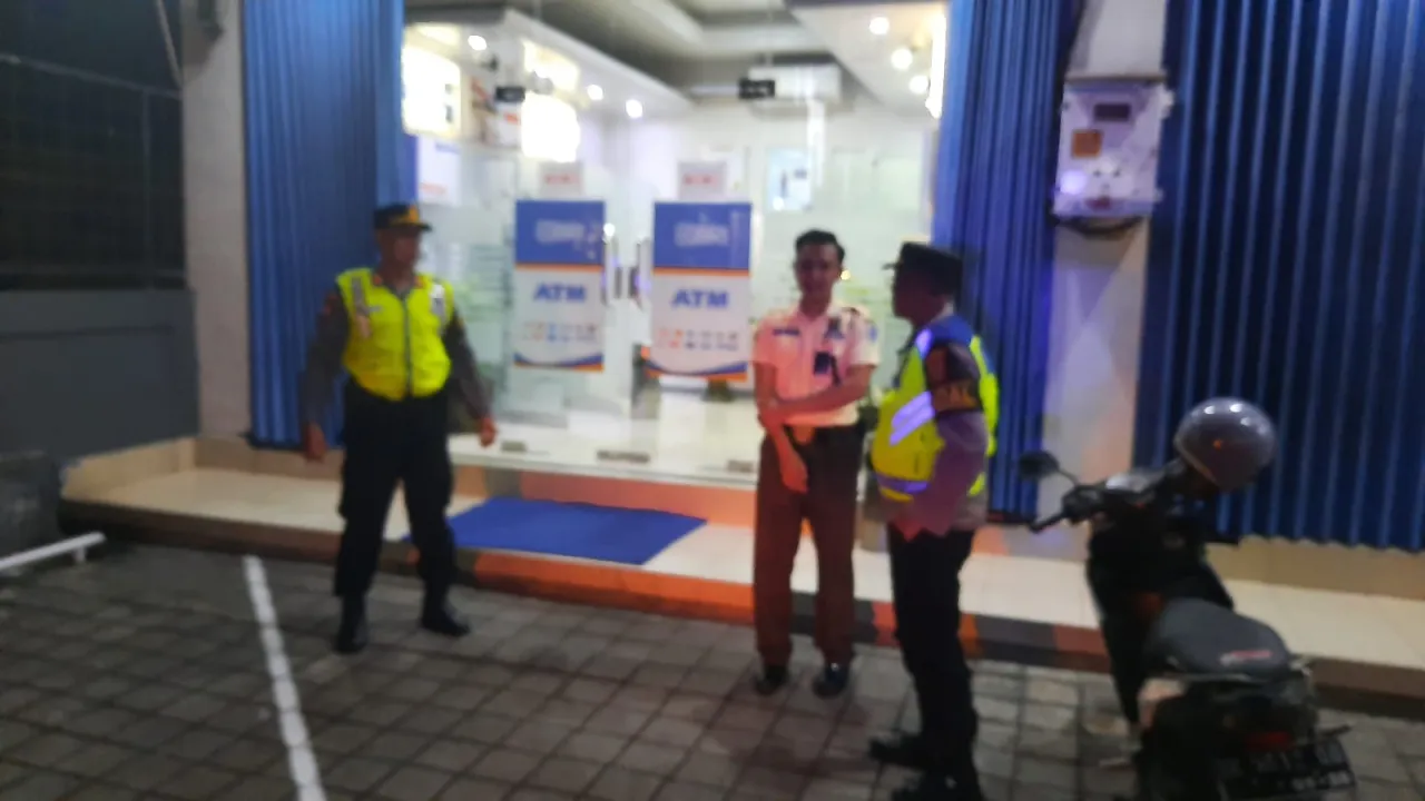 Melalui Bluelight Patrol Polsek Denbar Berkontribusi Beri Rasa Aman Dan Nyaman Pada Masyarakat
