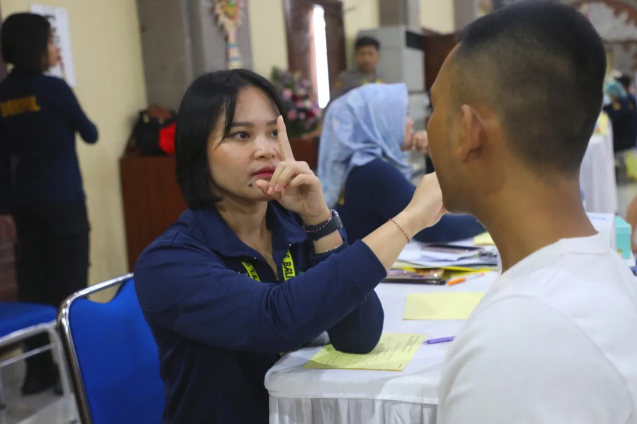 Rekrutmen Bintara Polri 2024, 2.403 Orang Ikuti Tes Kesehatan Tahap 1 di Polda Bali*
