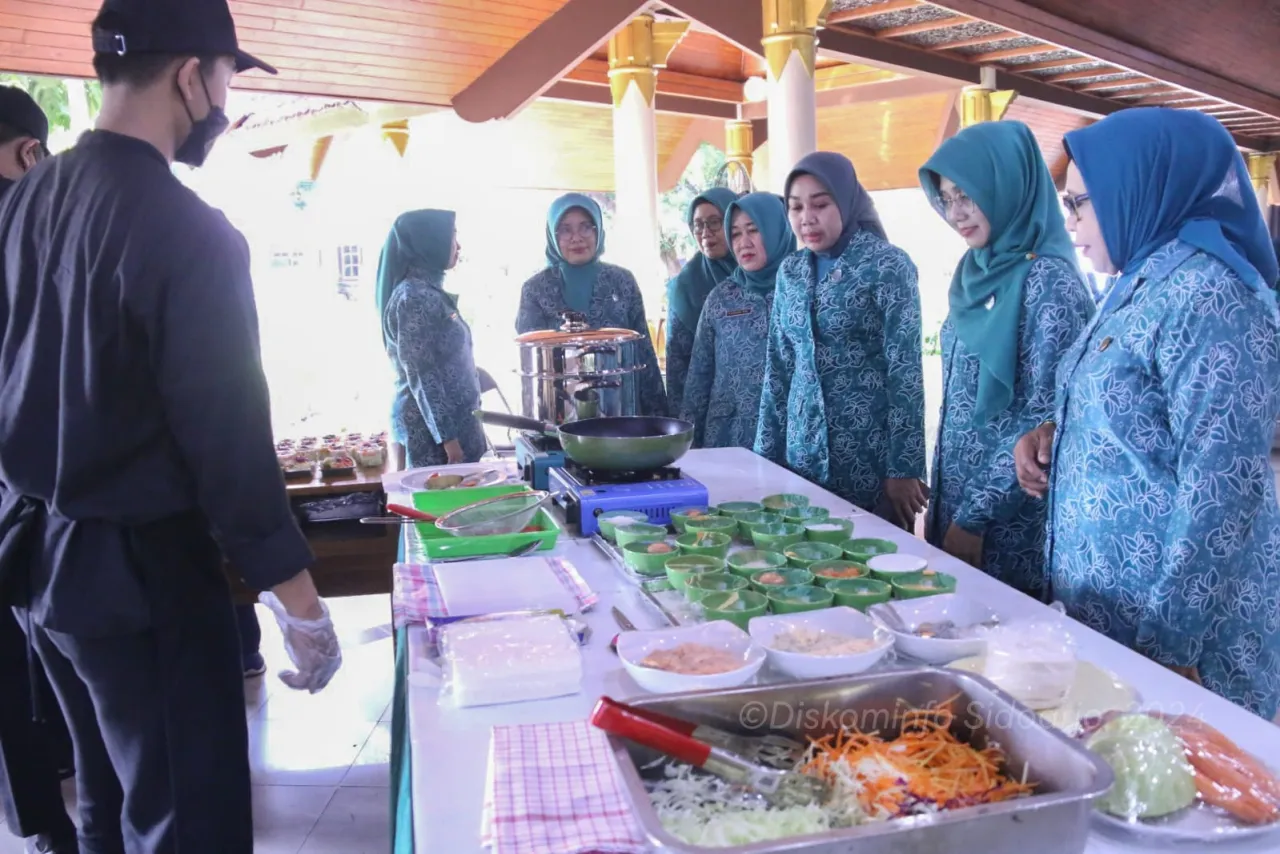 Plt Ketua TP PKK Sidoarjo Mengajak Masyarakat Gemar Konsumsi Pangan B2SA Makanan Sehat Bagi Keluarga