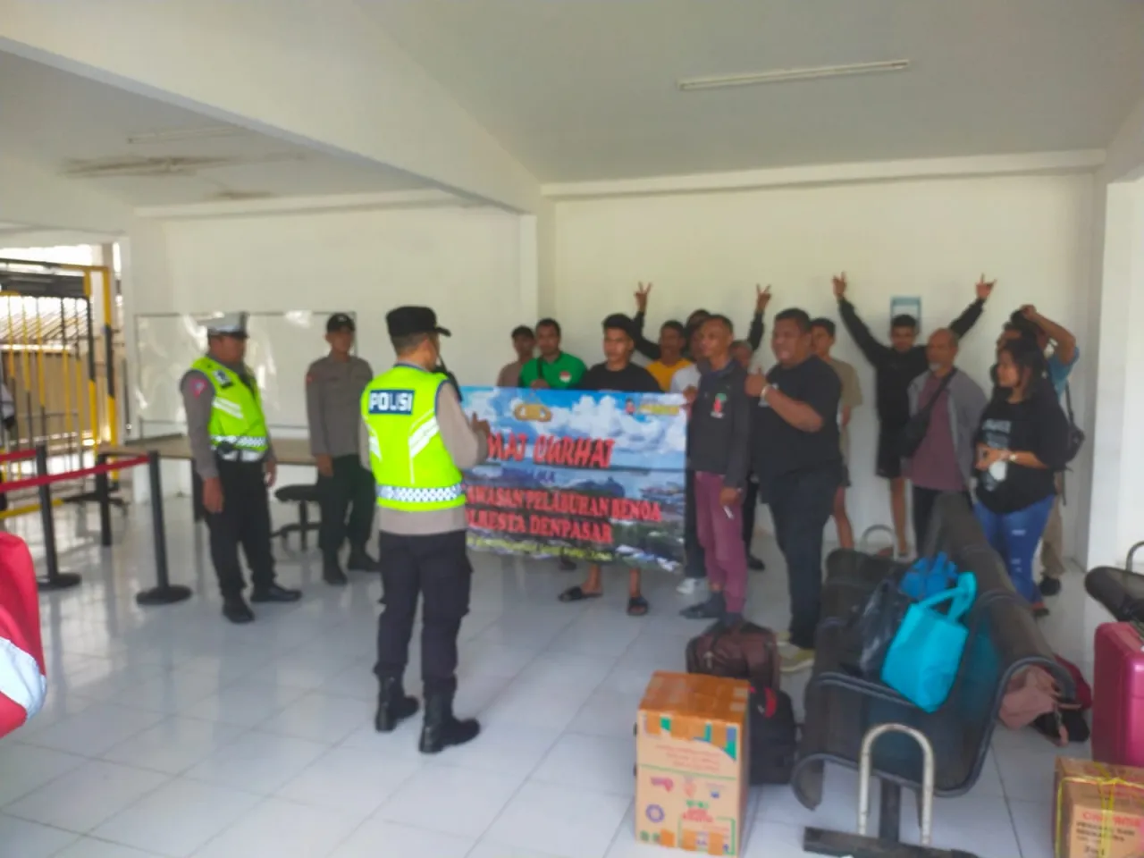Polsek Benoa Gelar Jumat Curhat Dengan Penumpang Kapal Pelni