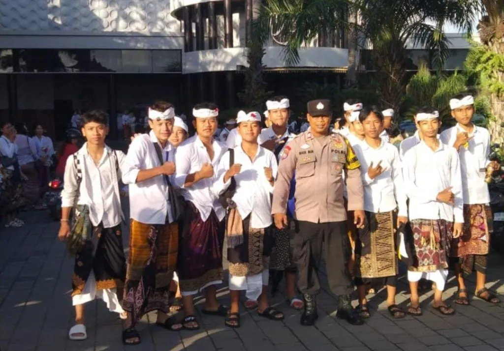 Ciptakan Situasi Aman Kondusif, Bhabinkamtibmas Polsek Denbar Atensi Kelulusan Siswa SMP
