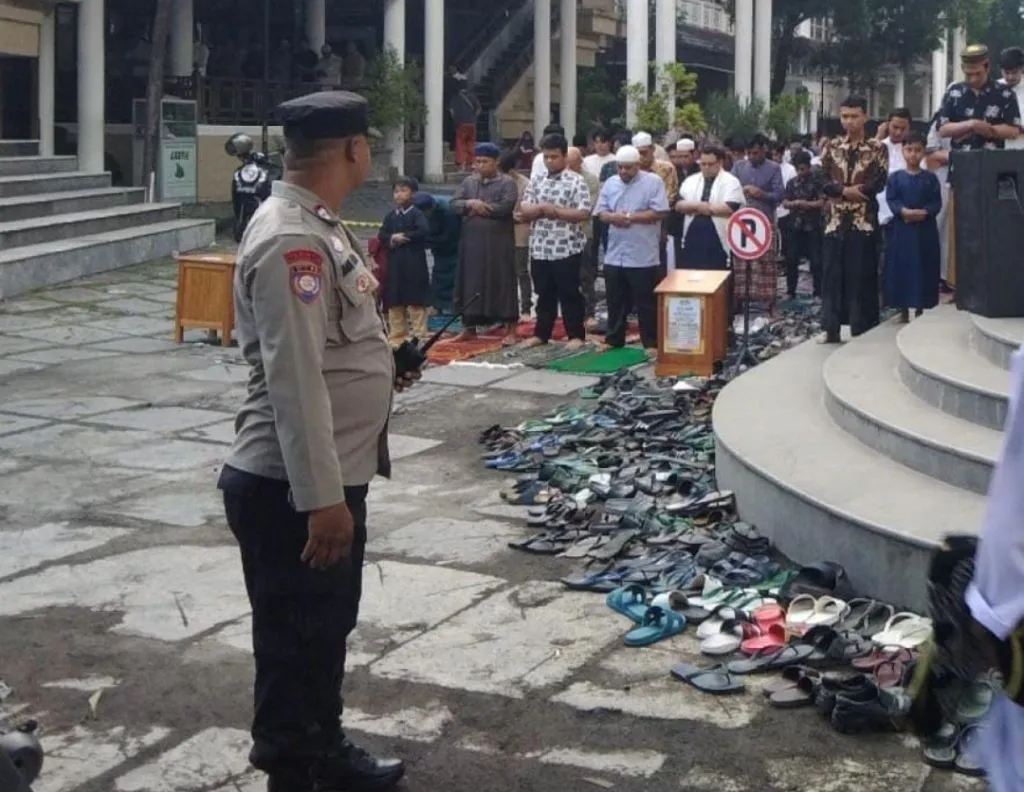Beri Pelayanan Kepada Umat Muslim Polsek Denbar Lakukan Pengamanan Shalat Idul Adha