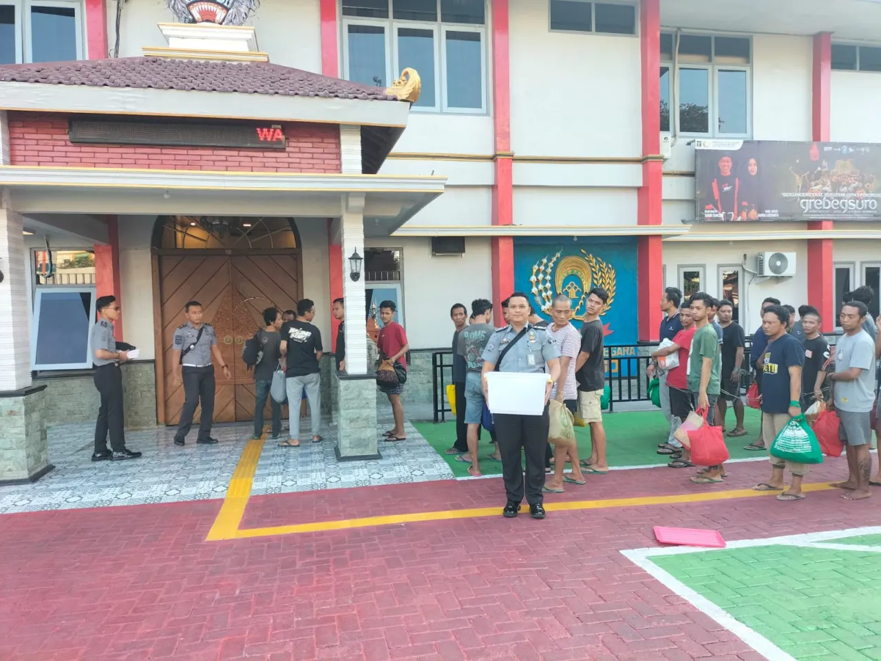Overload 33 Narapidana Lapas Sidoarjo Dilayar ke Ponorogo
