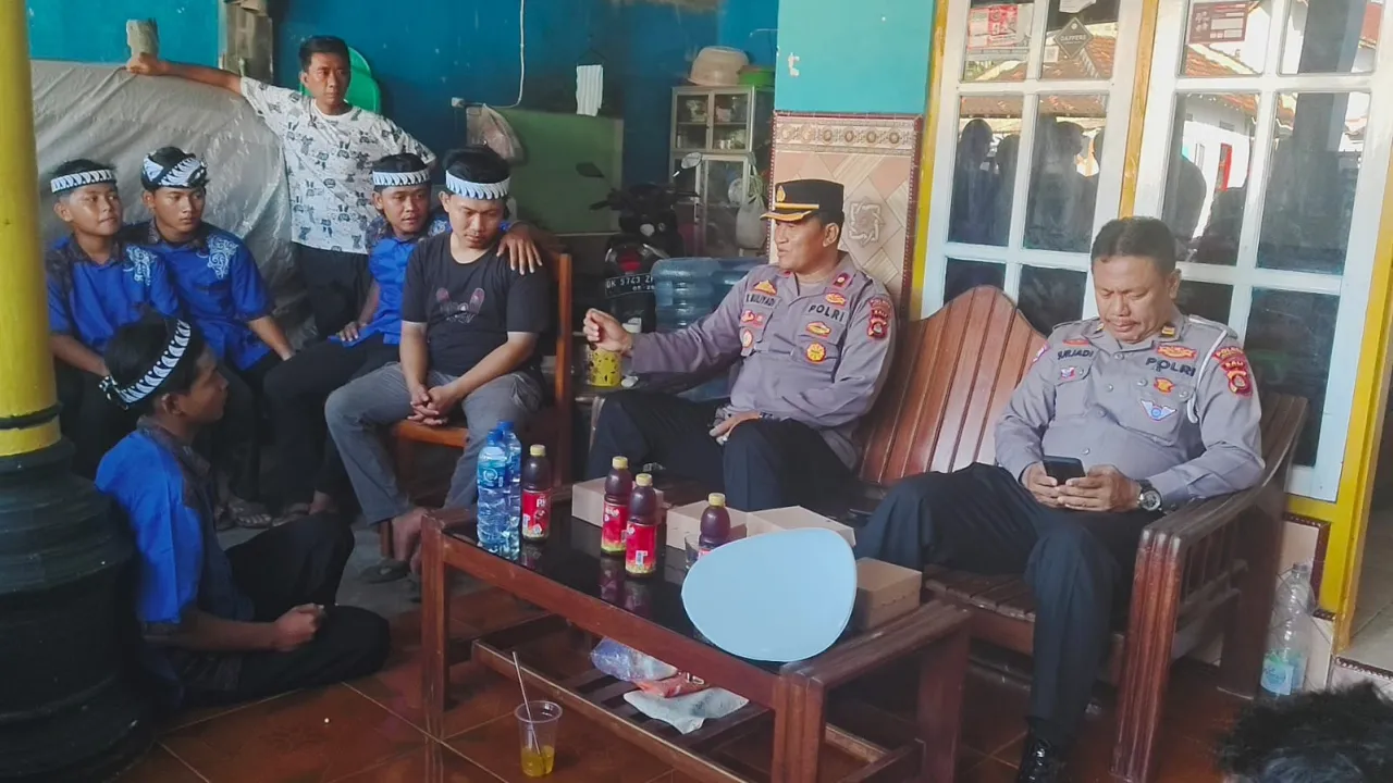 Jumat Curhat: Polres Jembrana Mulia, Kapolsek Gilimanuk Gelar Tatap Muka dengan Kelompok Kesenian