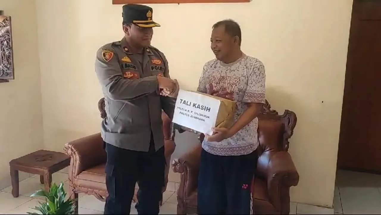 Tak Mengenal Lelah Kepedulian Kapolsek Kawasan Pelabuhan Gilimanuk, Kunjungi Warga Yang  Sakit