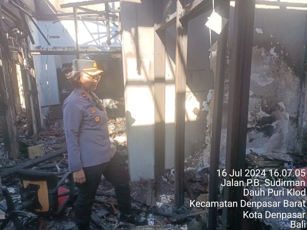 Kapolsek Denbar Cek TKP Kebakaran Gedung GDLN dan Pura Padmasana Kampus kampus UNUD